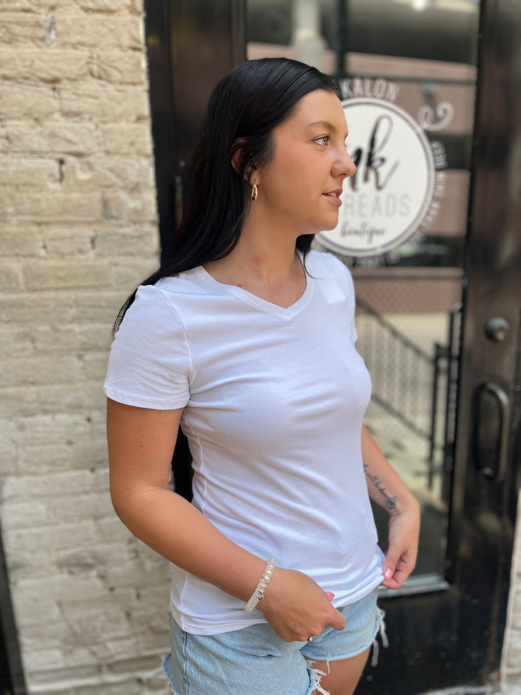 Sia White Basic V-Neck Top