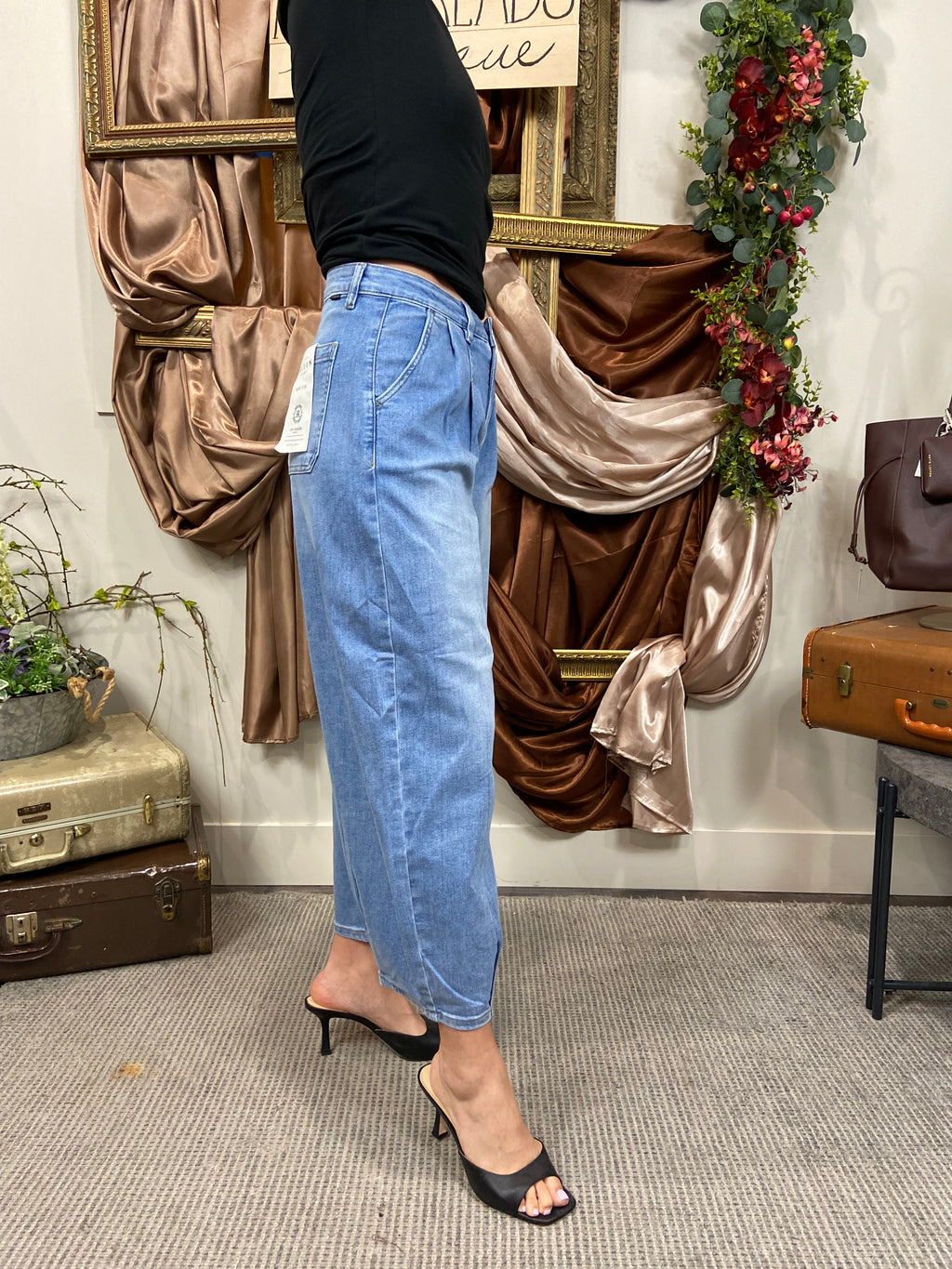 Carrie Medium Wash Cropped Barrel Risen Jeans