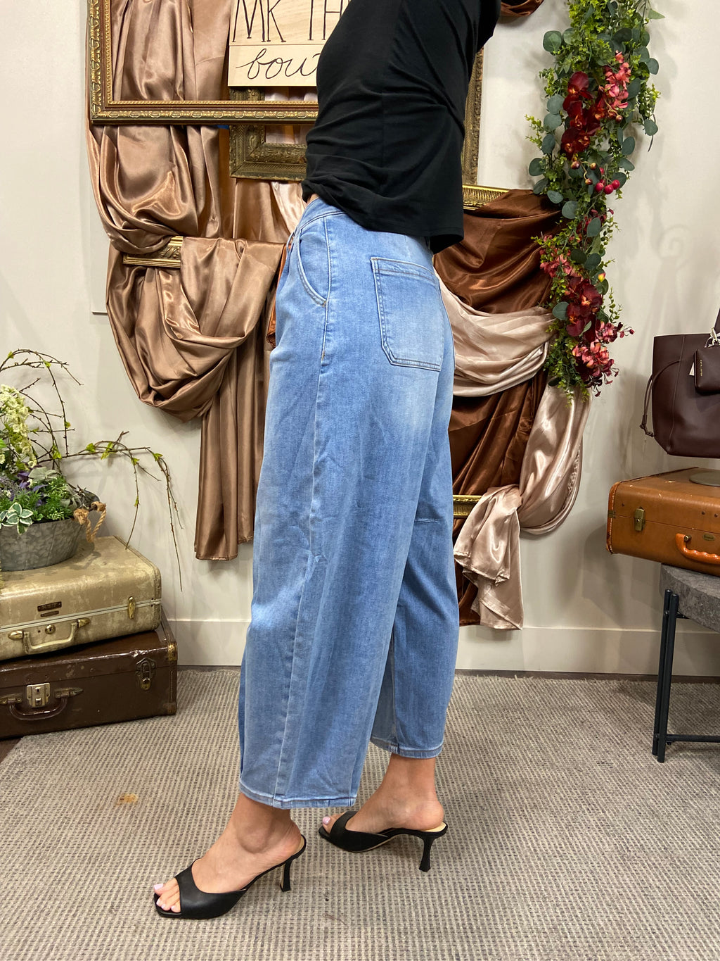 Carrie Medium Wash Cropped Barrel Risen Jeans