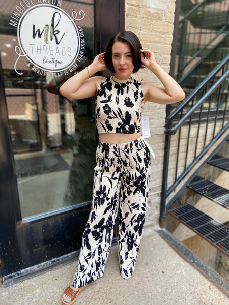 Introducing the Nali Black Floral Crinkle Lounge Set – your new go-to for comfort and style. This floral print crinkle crop top two-piece set is perfect for lounging around or stepping out. The soft texture ensures a relaxing fit, making it effortless to dress up or down for any occasion. 

- Stylish floral design 
- Comfortable lounge set 
- Versatile for casual or dressy looks 
- Easy to wear and maintain 