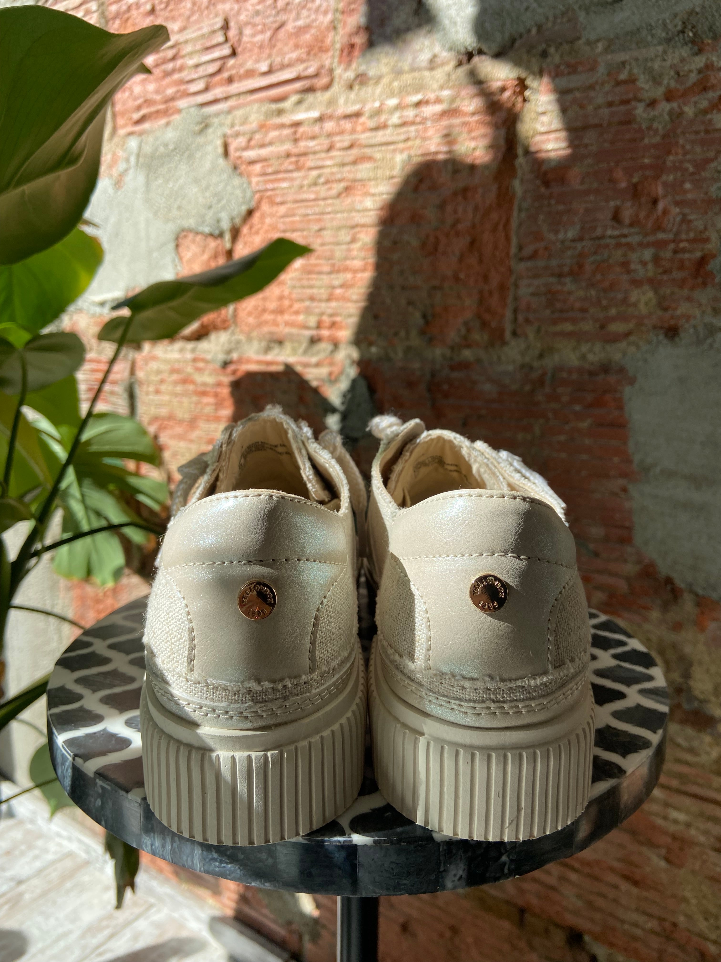 Yellow Box Ghent Cream Detailed Sneakers