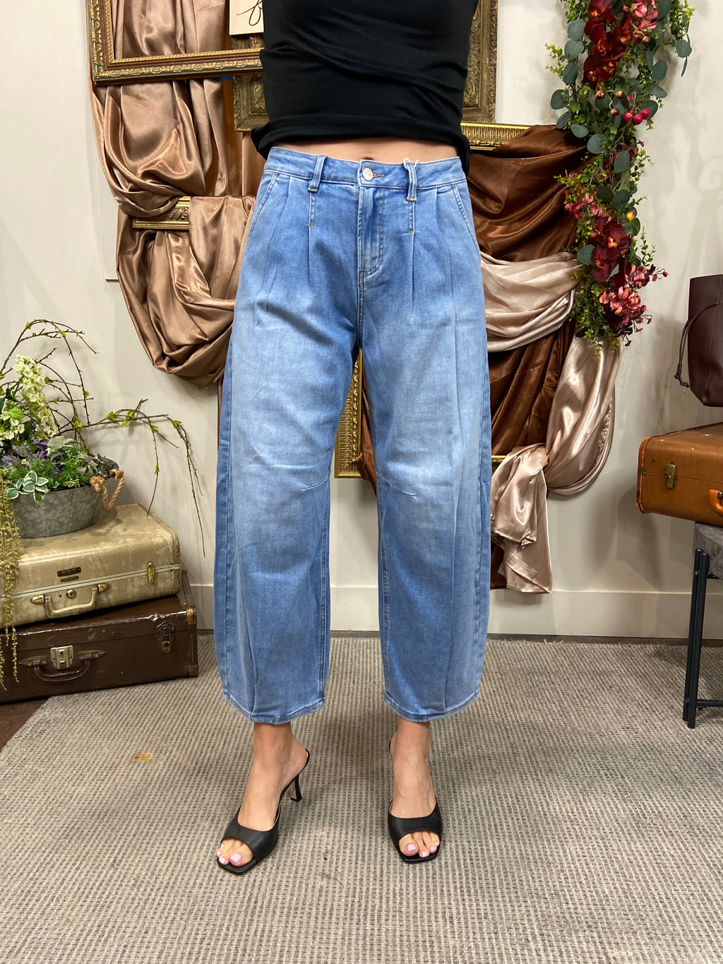 Carrie Medium Wash Cropped Barrel Risen Jeans
