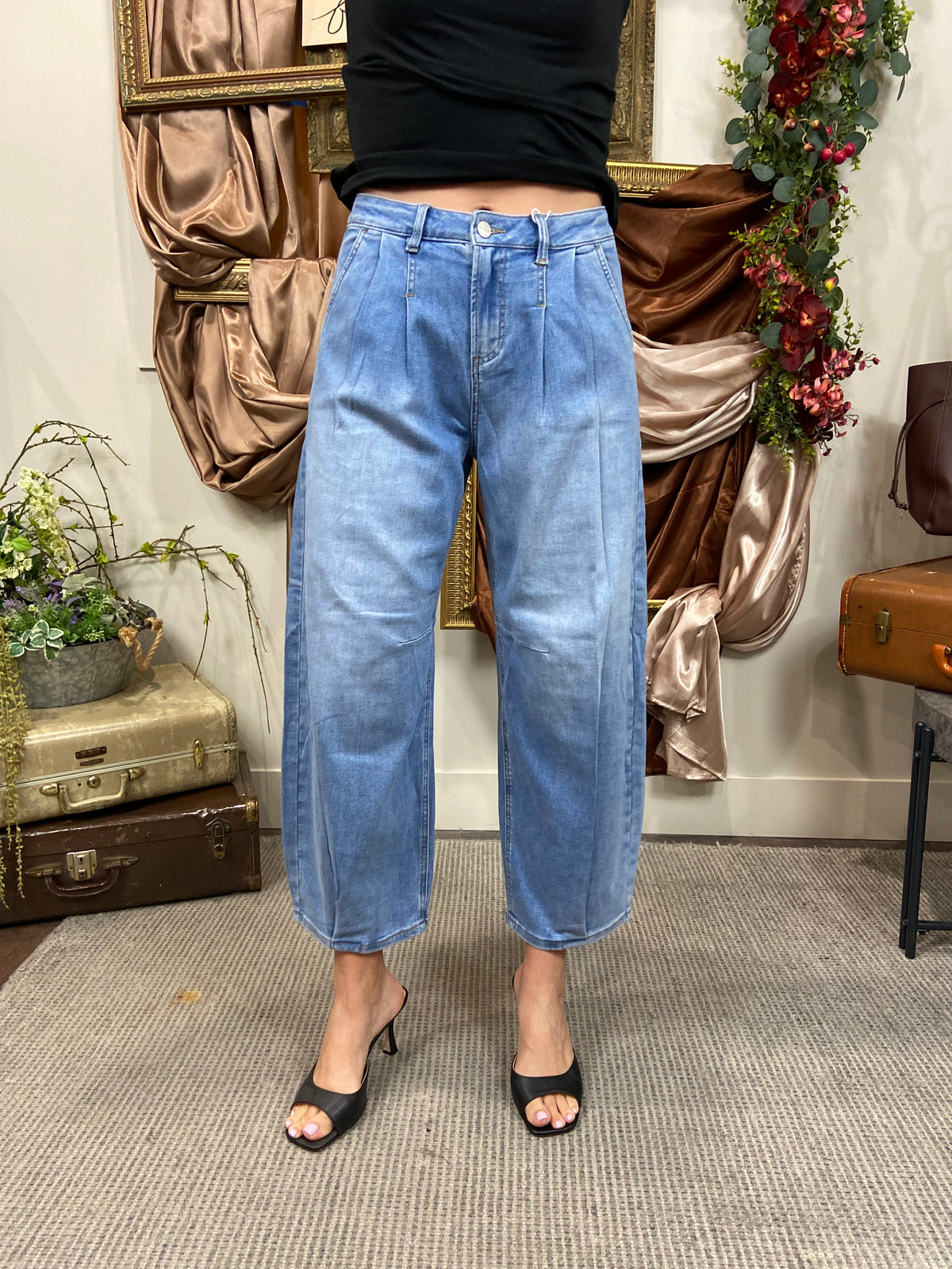 Carrie Medium Wash Cropped Barrel Risen Jeans