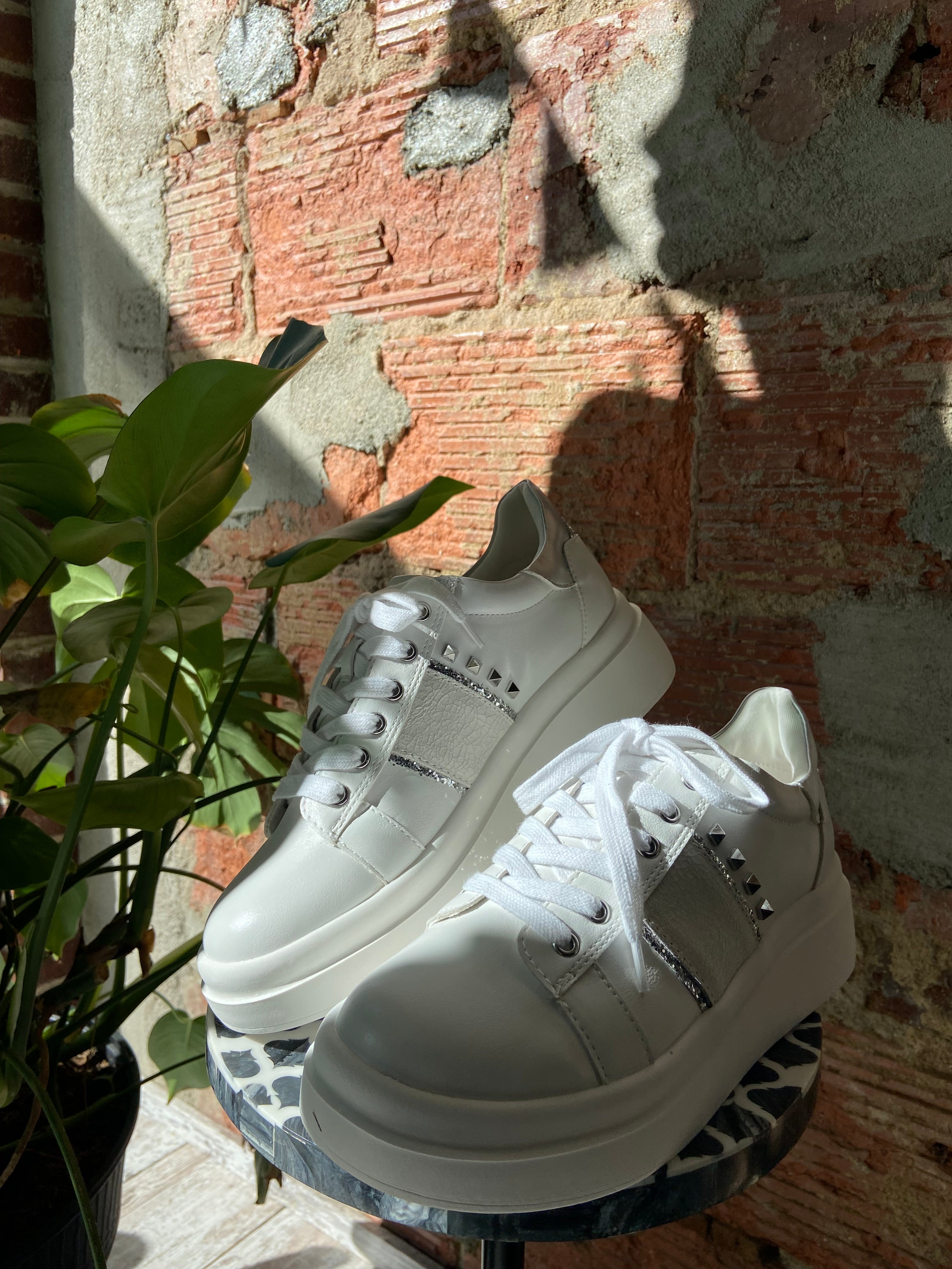 Yellow Box Elvera White Silver Sneakers